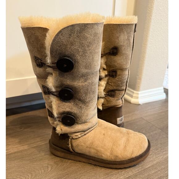 UGG Australia Shoes - UGG BAILEY BUTTON TRIPLET BOMBER LEATHER BOOTS BROWN 3049 W/BJCN WOMEN SIZE 7